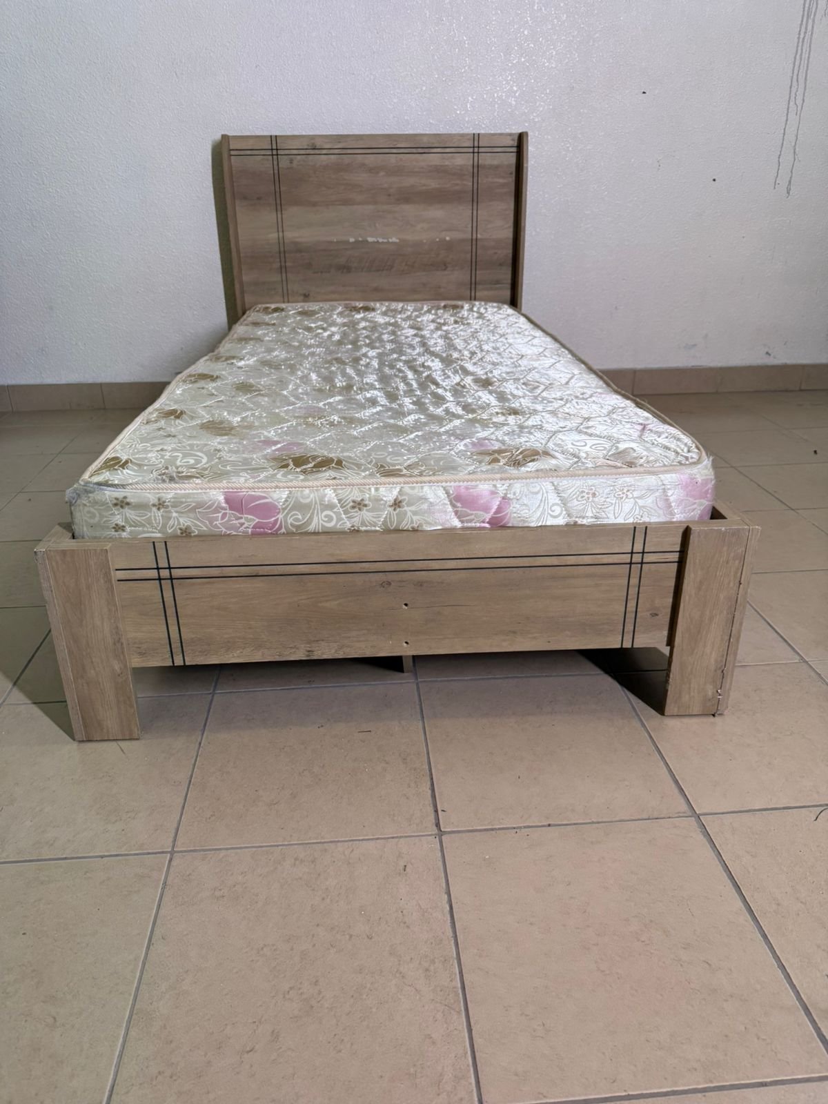 Wooden bed with mattress from Home Box, 90*200 cm - Image 4
