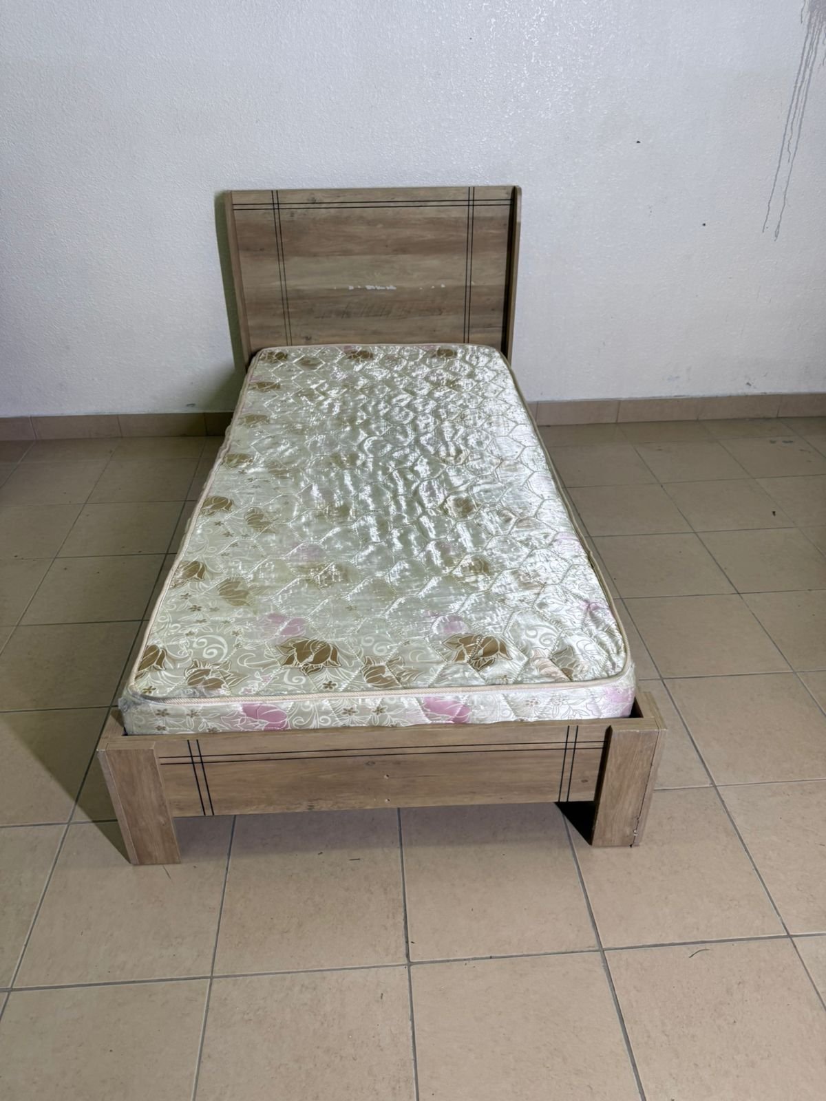 Wooden bed with mattress from Home Box, 90*200 cm - Image 5