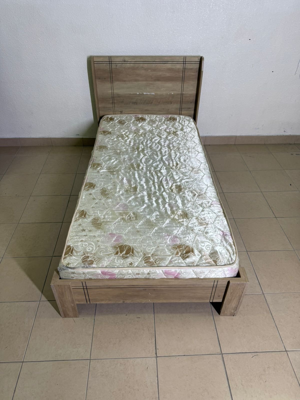Wooden bed with mattress from Home Box, 90*200 cm - Image 9