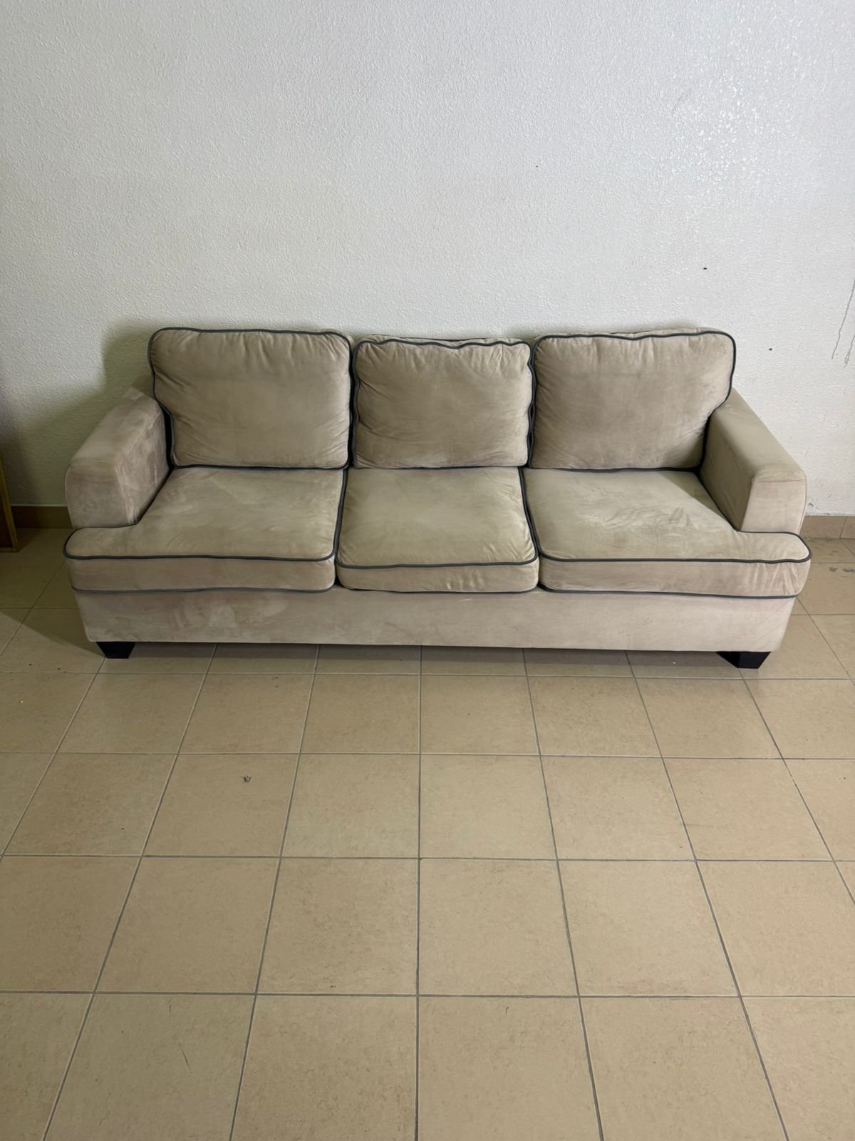Shelton sofa by Pan Emirates, three-seater, cream color - Image 2