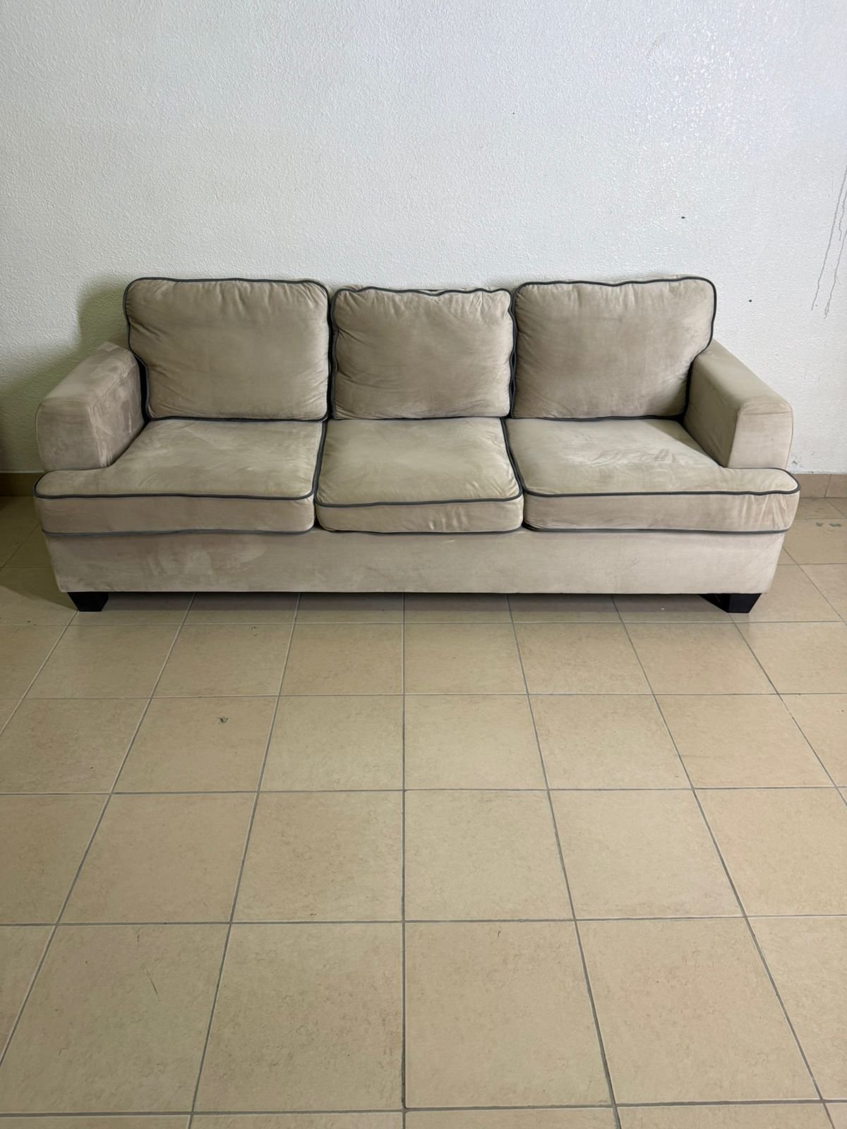 Shelton sofa by Pan Emirates, three-seater, cream color - Image 3