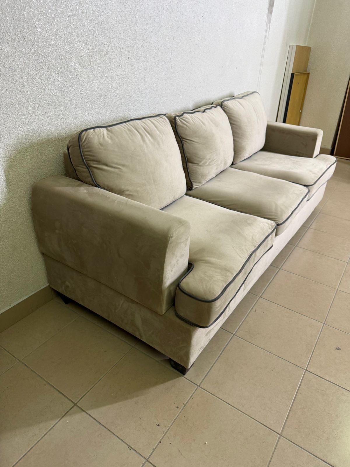 Shelton sofa by Pan Emirates, three-seater, cream color - Image 4