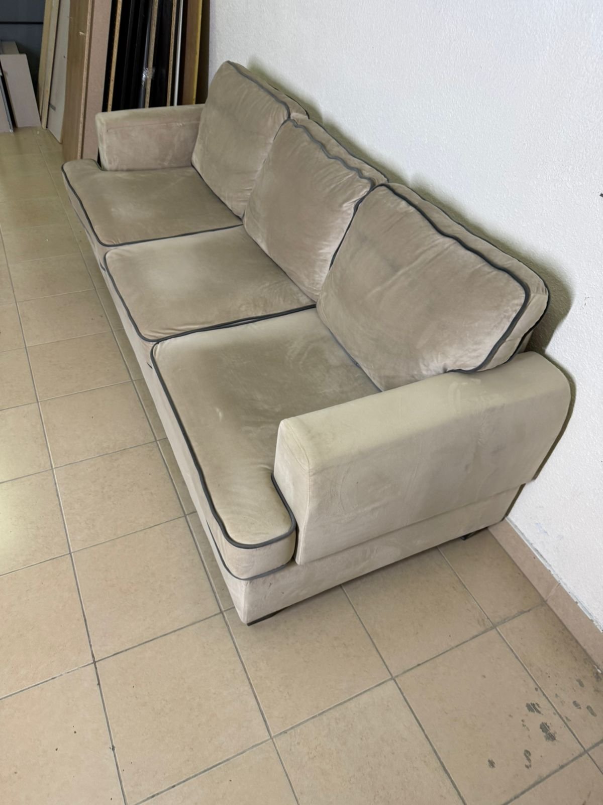 Shelton sofa by Pan Emirates, three-seater, cream color - Image 8