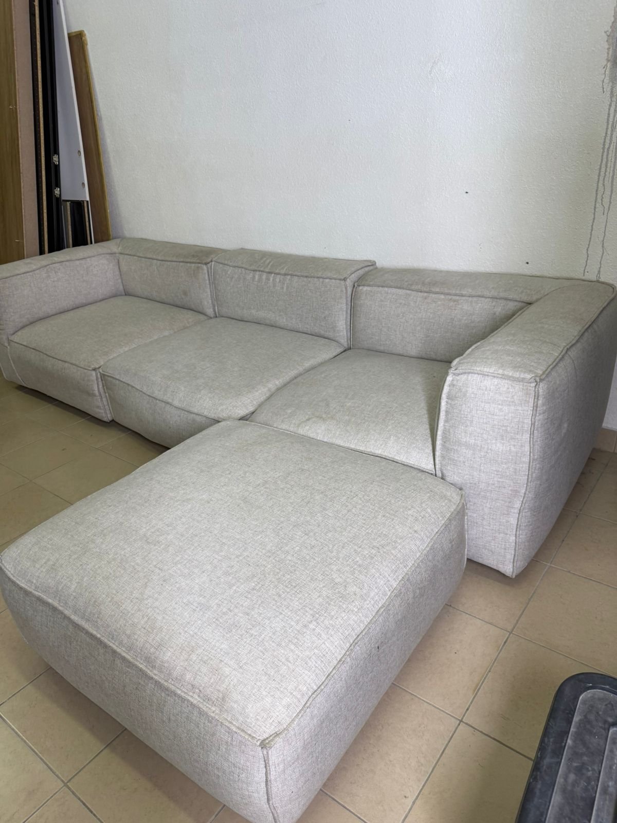 Modern modular sofa in light gray - Image 2