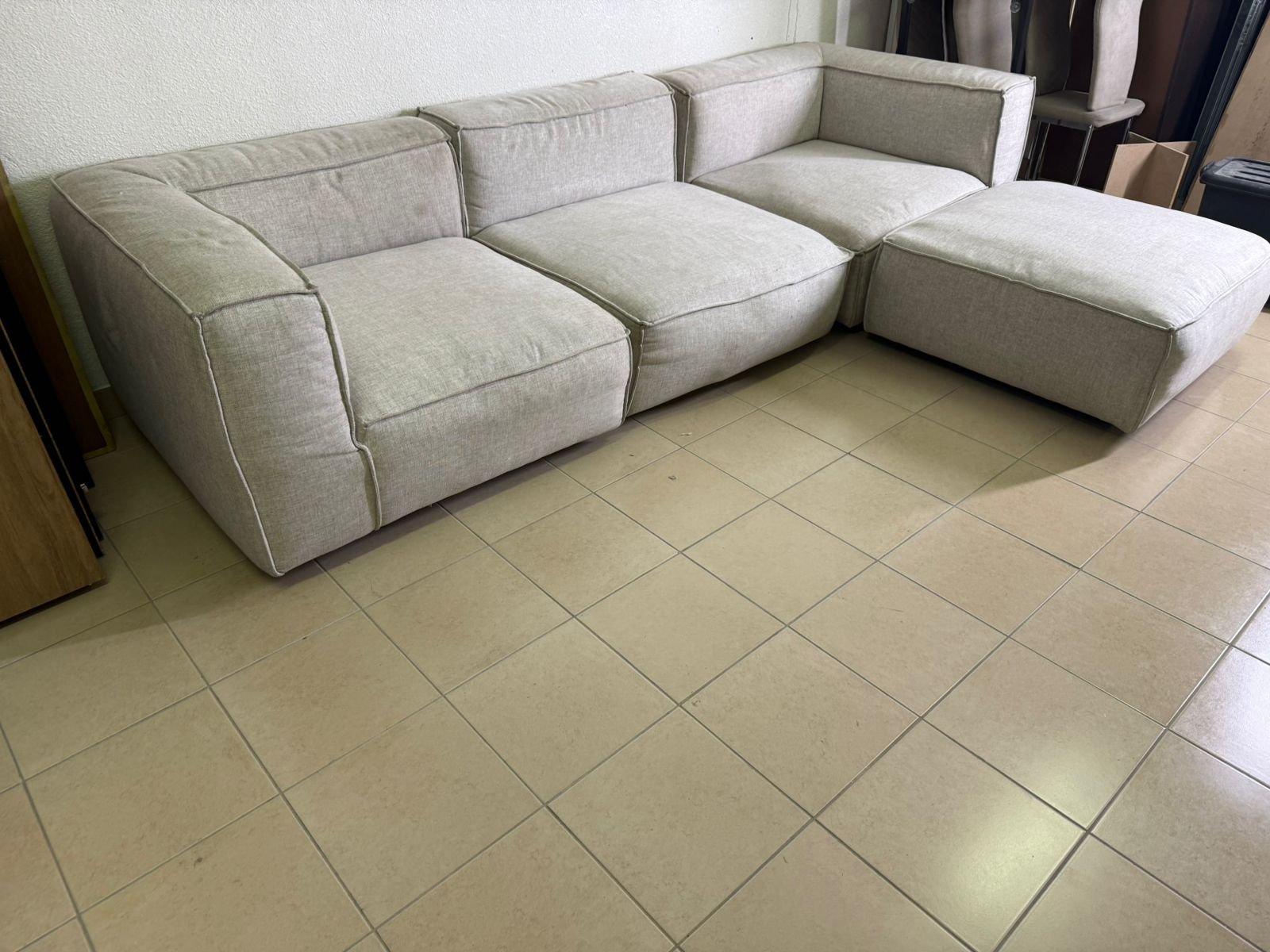 Modern modular sofa in light gray - Image 6