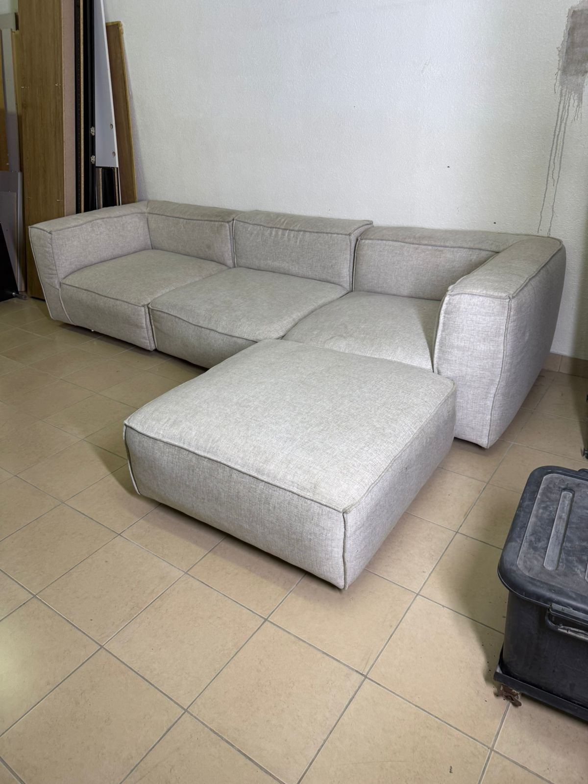 Modern modular sofa in light gray - Image 7