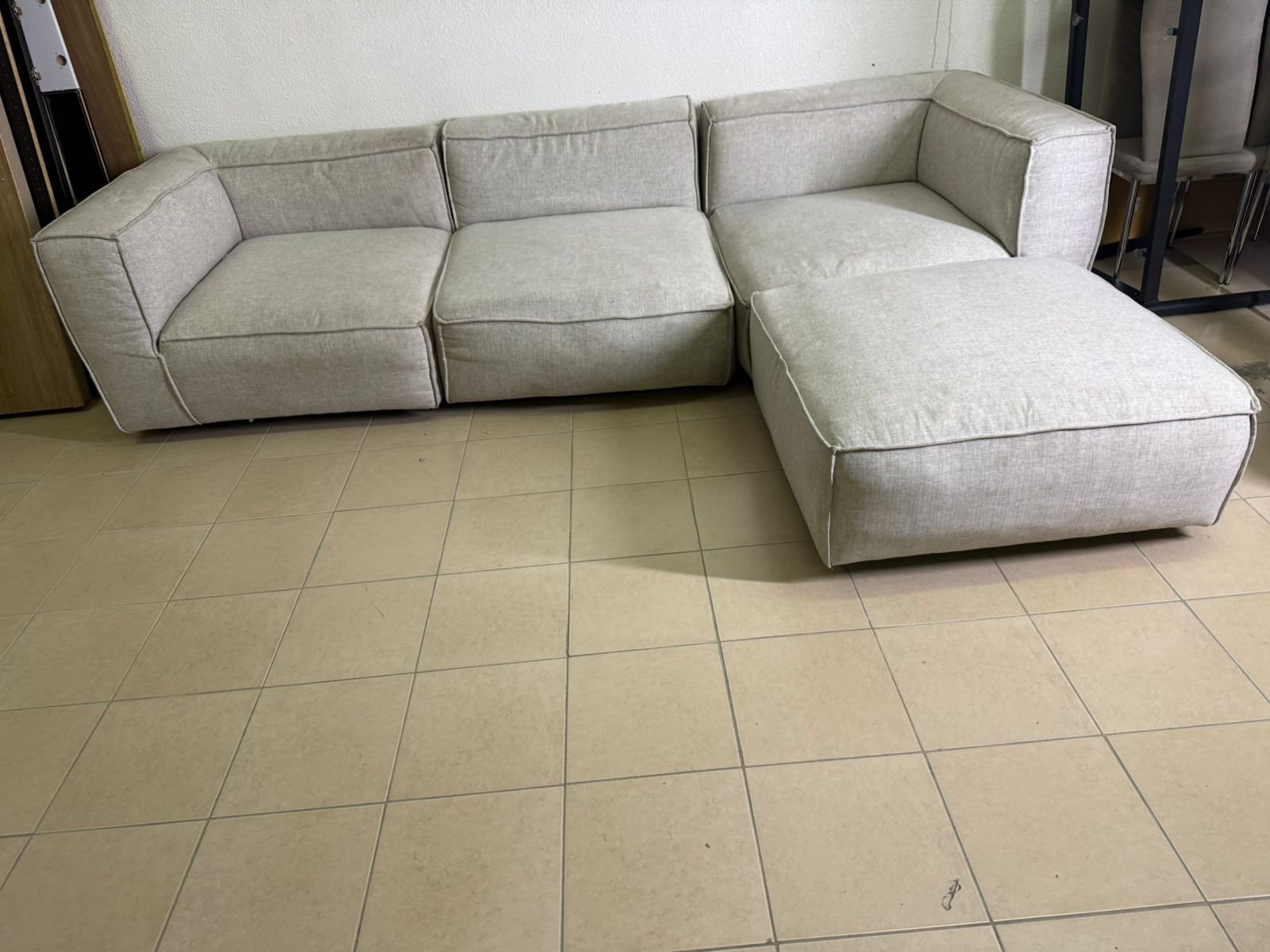 Modern modular sofa in light gray - Image 8