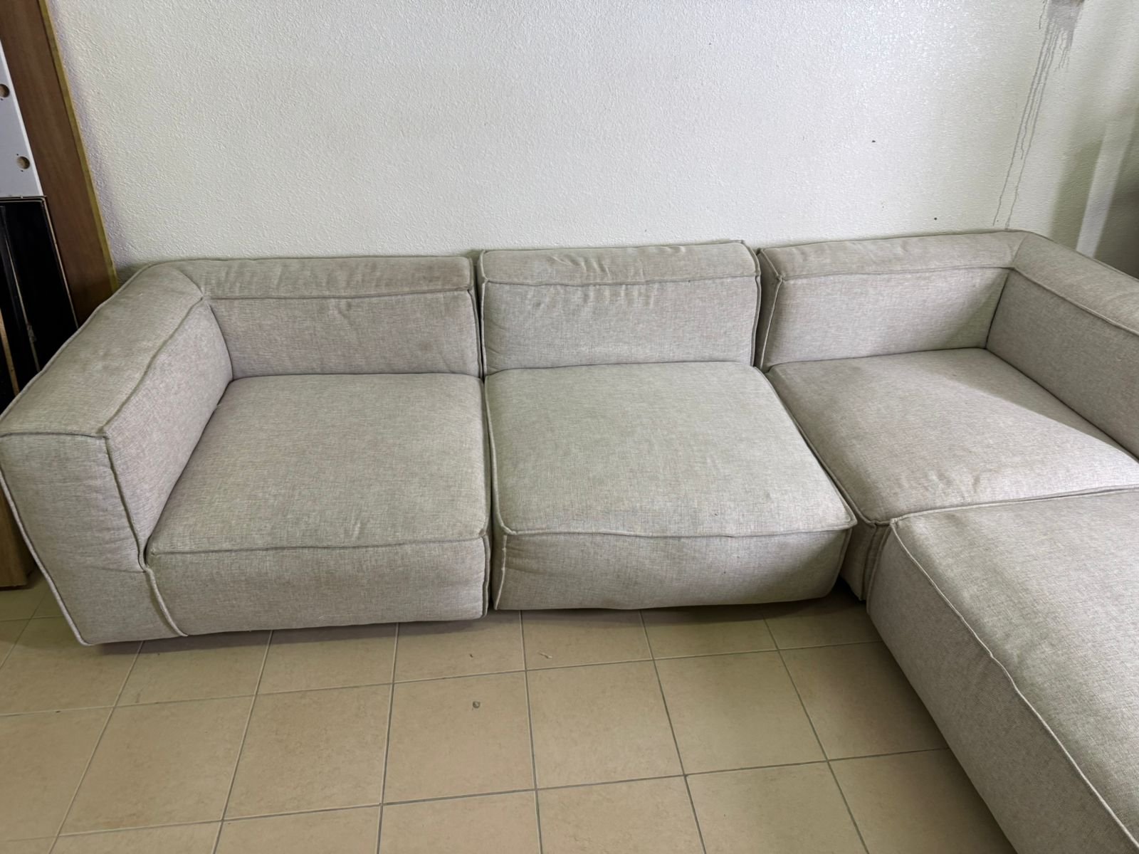 Modern modular sofa in light gray - Image 9