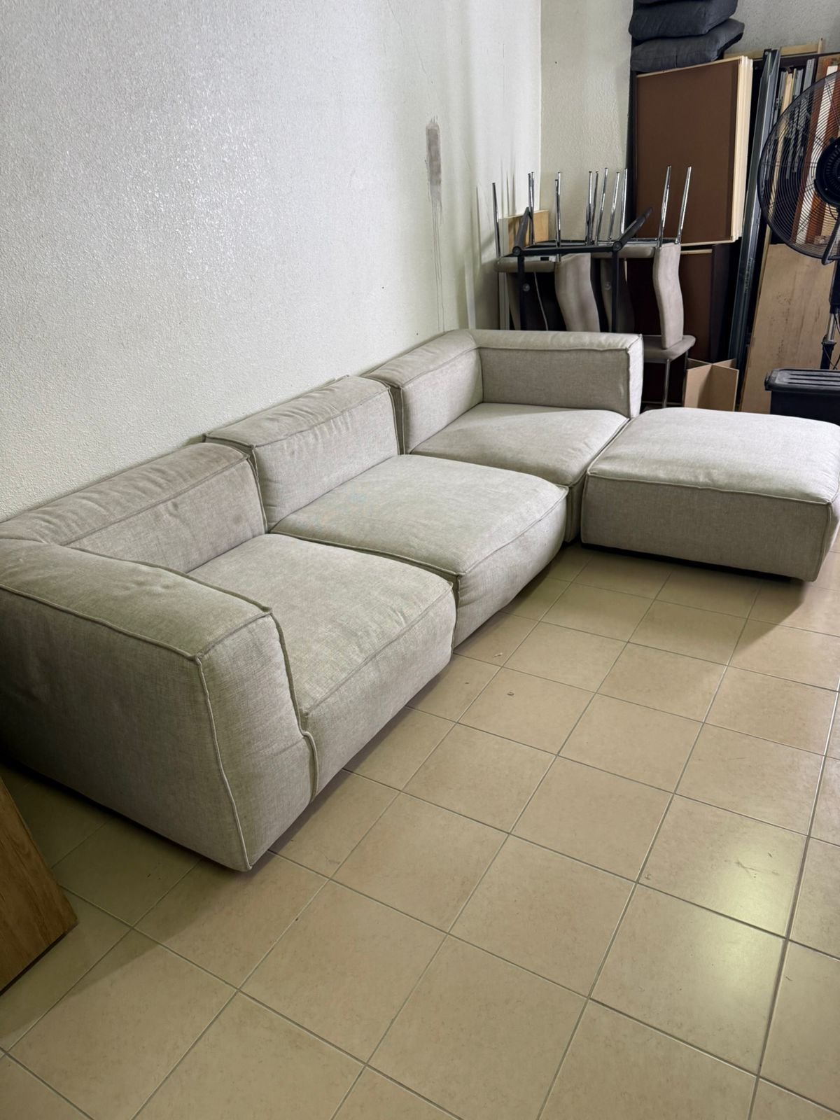 Modern modular sofa in light gray - Image 11