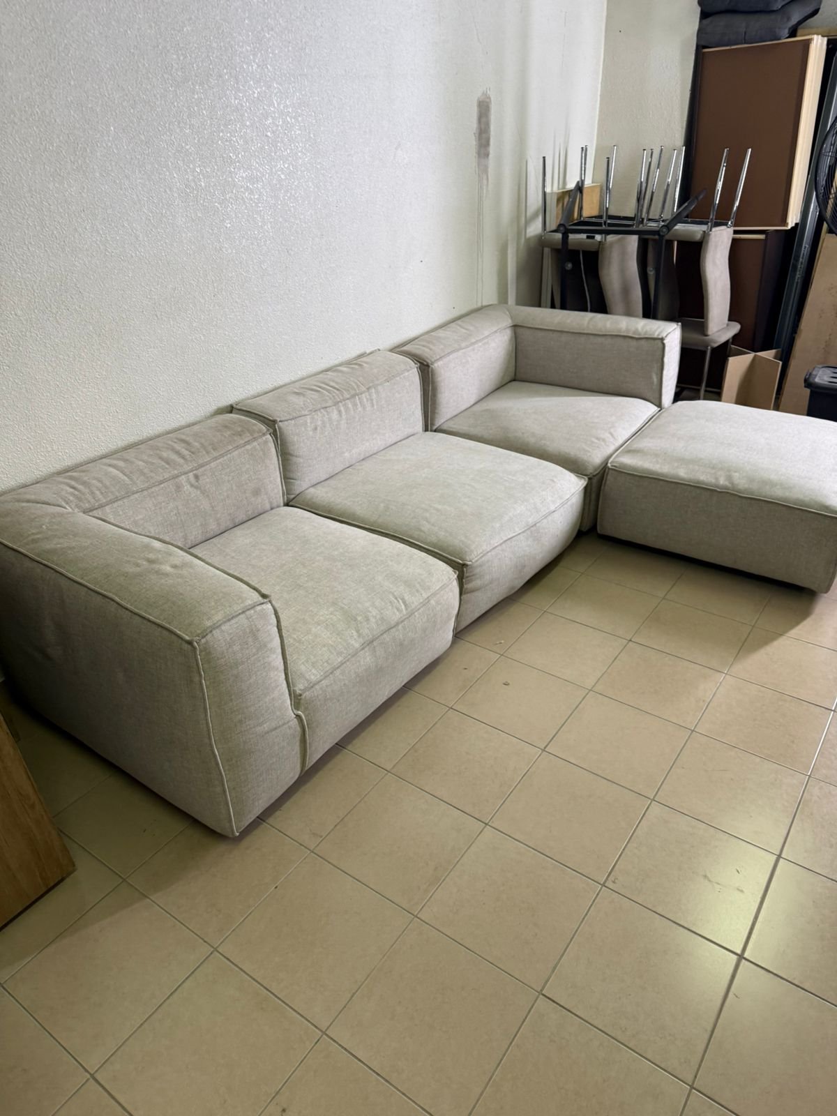 Modern modular sofa in light gray - Image 12
