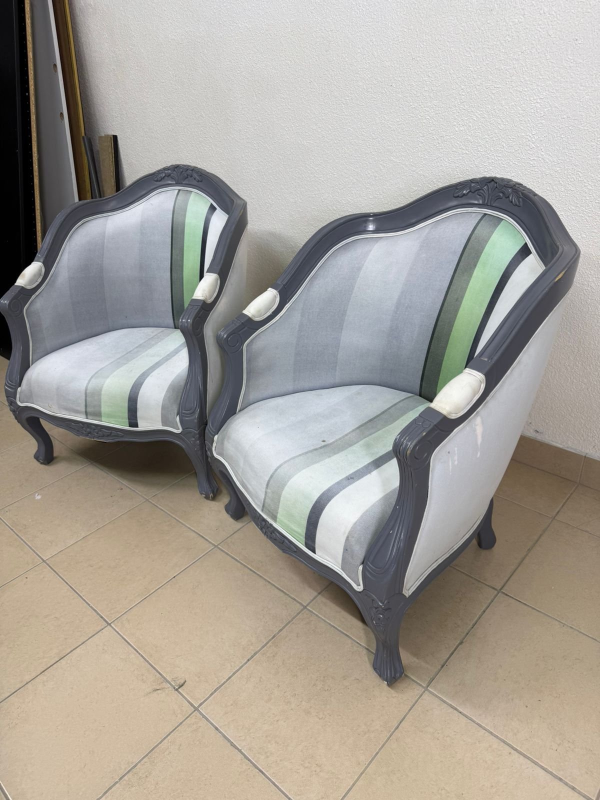 Two French-style armchairs - Image 4