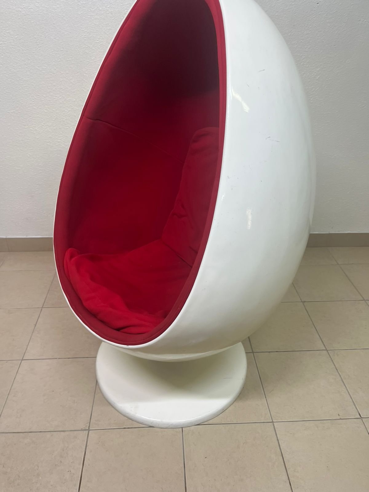 A famous chair known as the "ball chair" or "egg chair" - Image 9