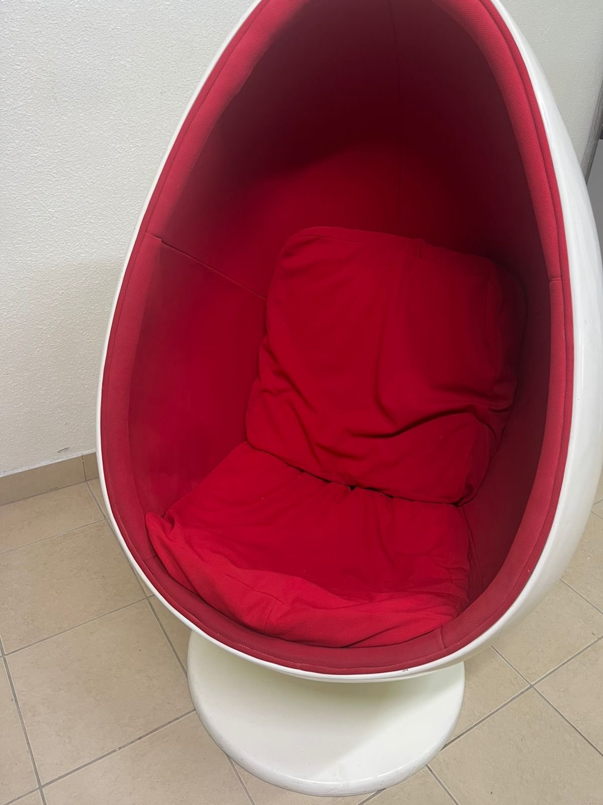 A famous chair known as the "ball chair" or "egg chair" - Image 10