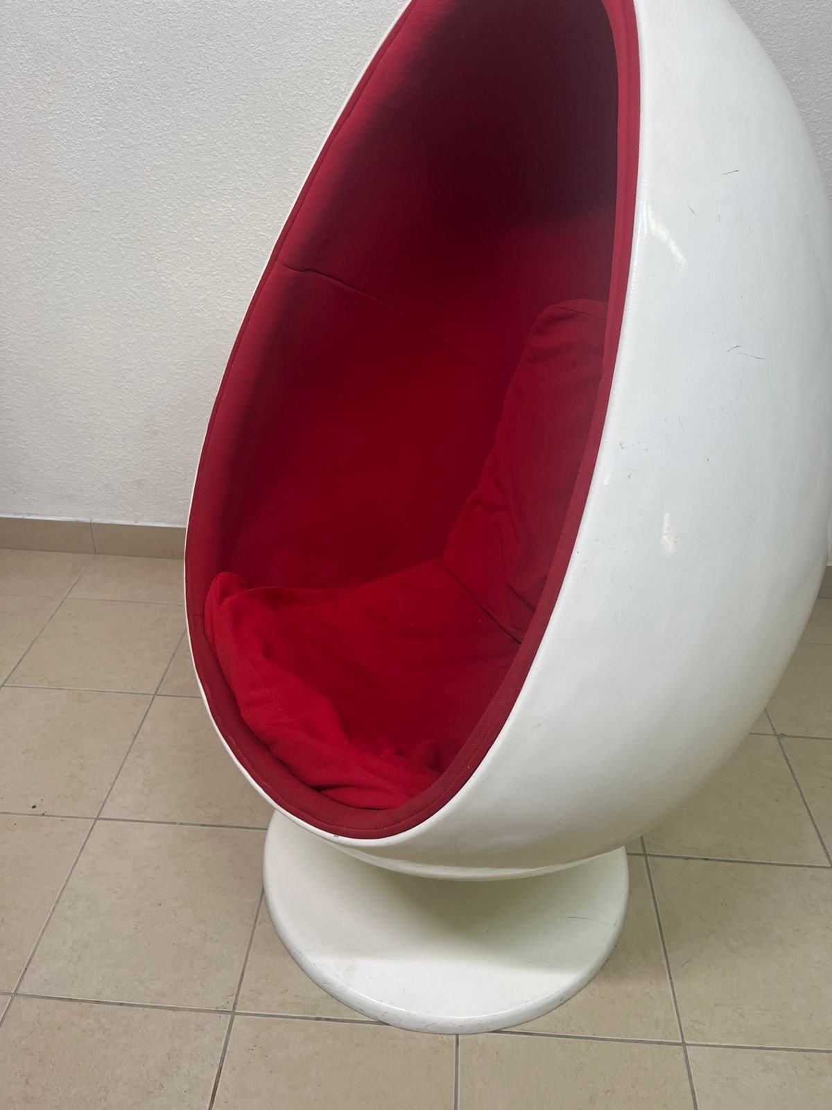 A famous chair known as the "ball chair" or "egg chair" - Image 11