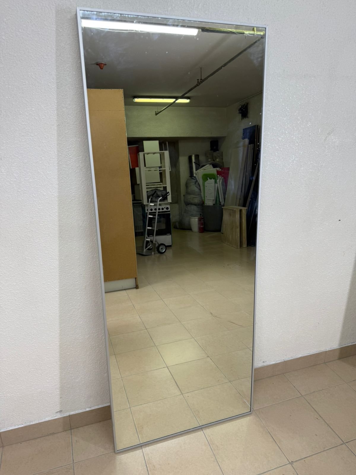 Mirror with a thin silver metal frame - Image 3