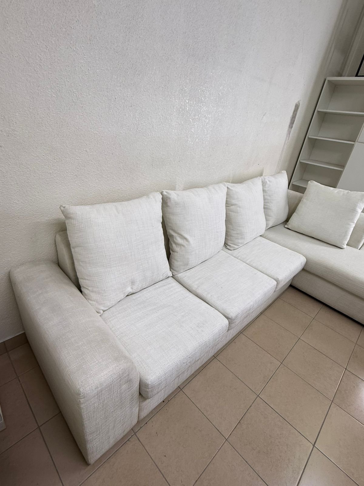 Light-colored sectional (L-shaped) sofa with comfortable back cushions - Image 4