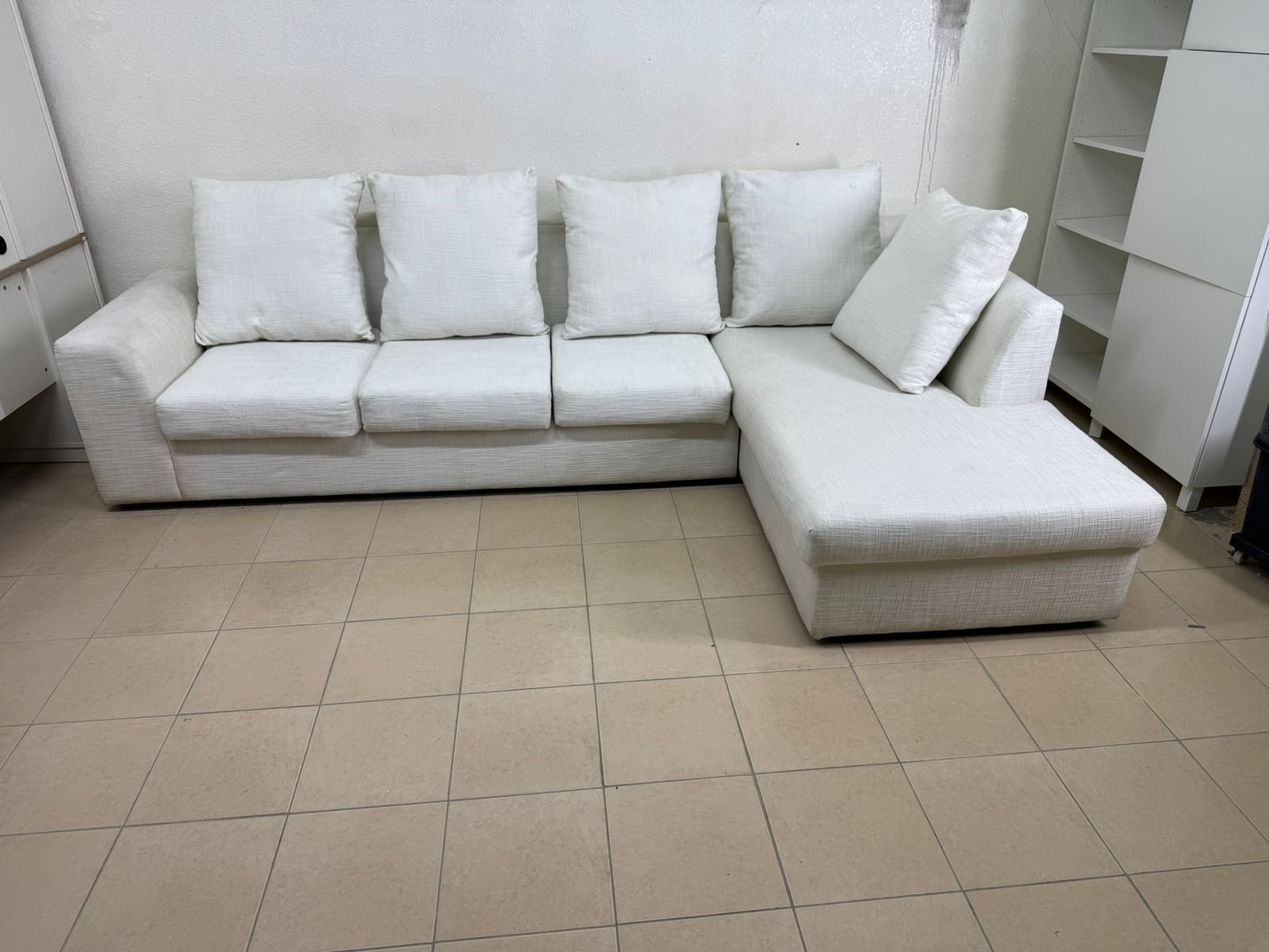 Light-colored sectional (L-shaped) sofa with comfortable back cushions - Image 6