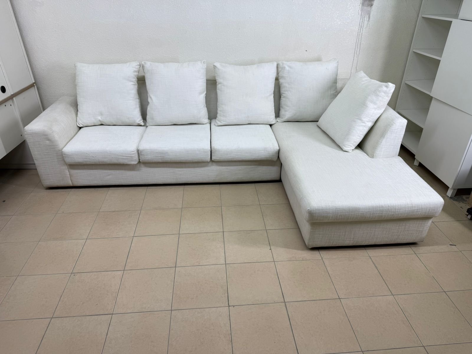Light-colored sectional (L-shaped) sofa with comfortable back cushions - Image 8