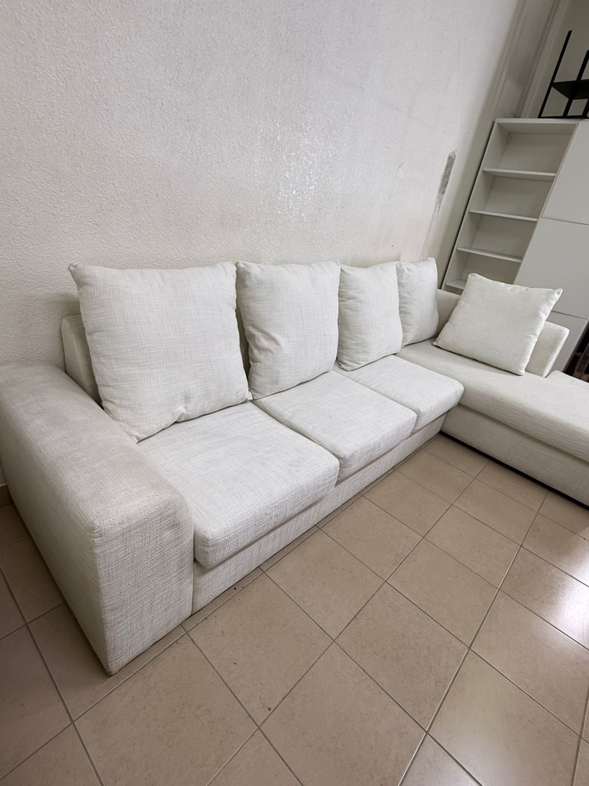 Light-colored sectional (L-shaped) sofa with comfortable back cushions - Image 12