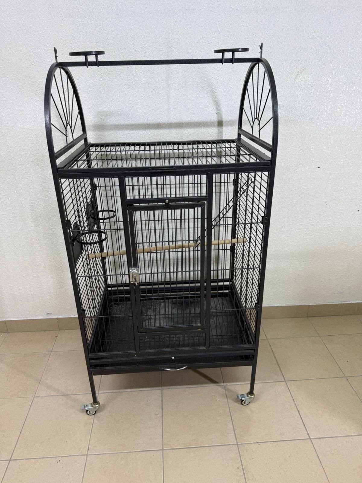 Large birdcage designed for parrots - Image 7