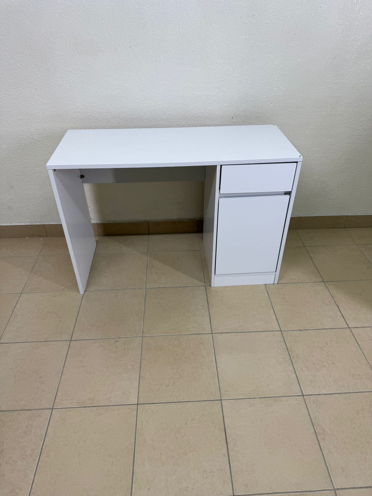 white office table - Image 2