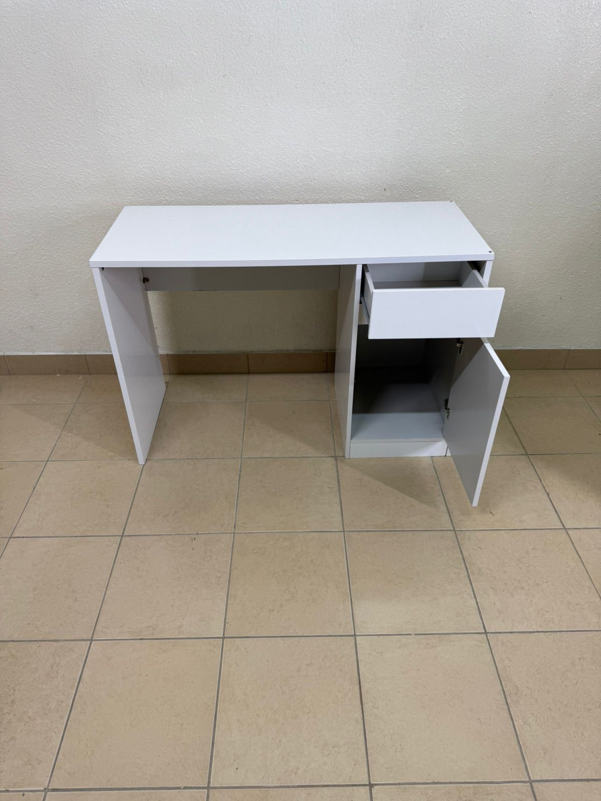 white office table - Image 4