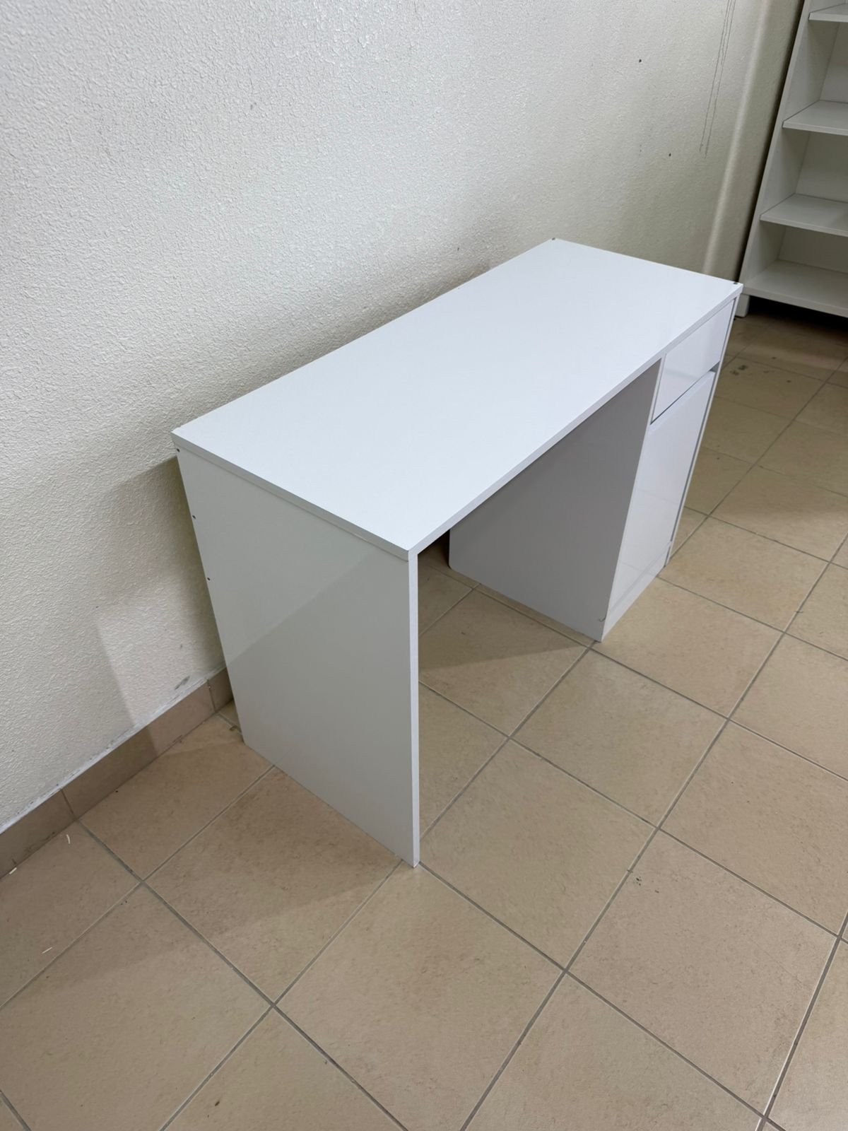 white office table - Image 6
