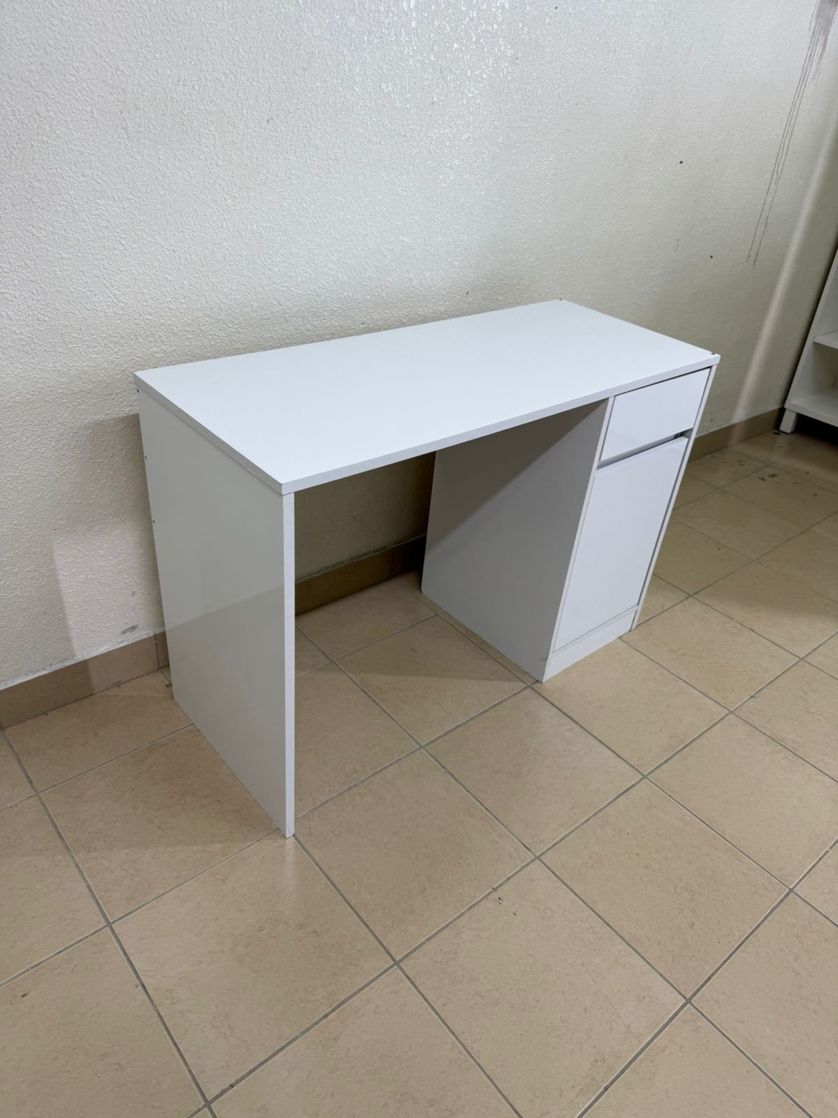 white office table - Image 9