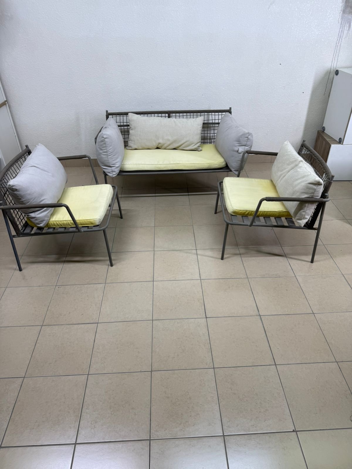 Outdoor furniture with modern touches consisting of a double sofa and two armchairs - Image 4