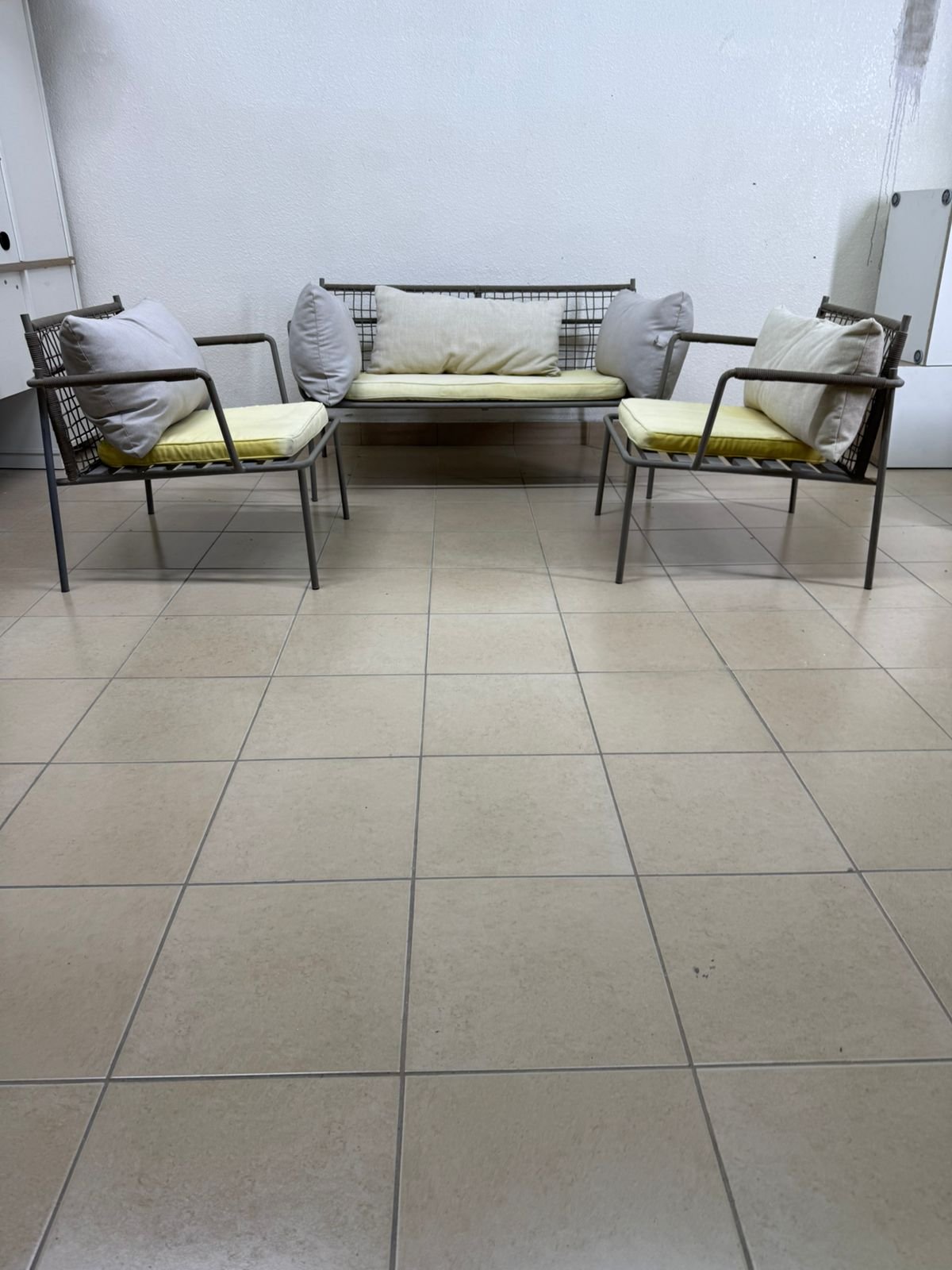 Outdoor furniture with modern touches consisting of a double sofa and two armchairs - Image 5