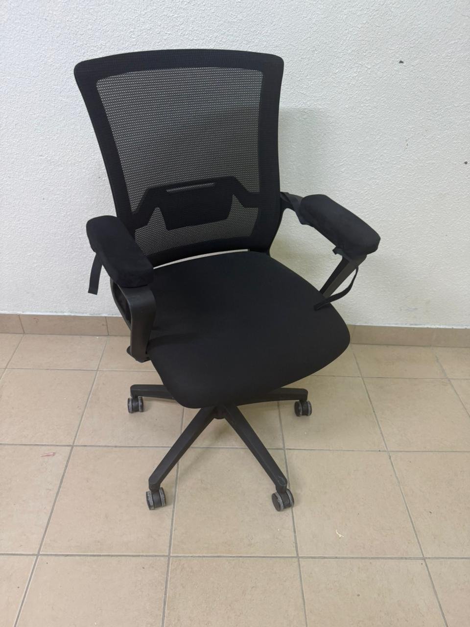 Swivel office chair
