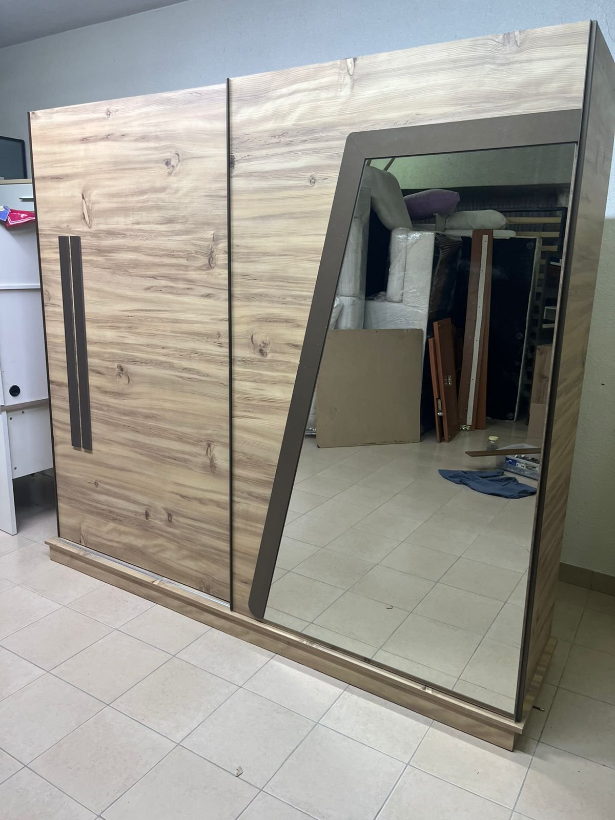 A modern sliding wardrobe combining wood and mirrors