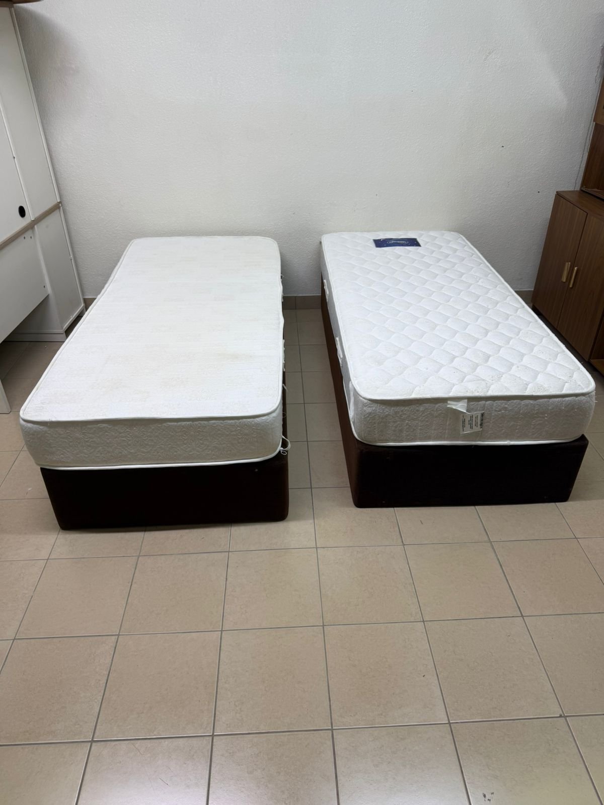 Two single beds with mattresses - Image 3