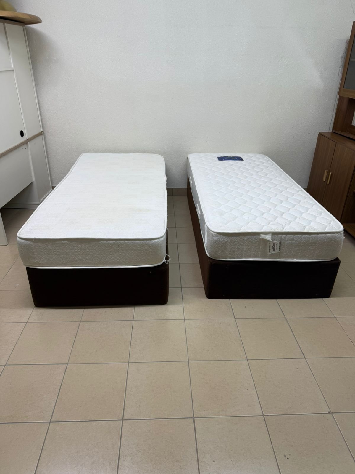 Two single beds with mattresses - Image 13