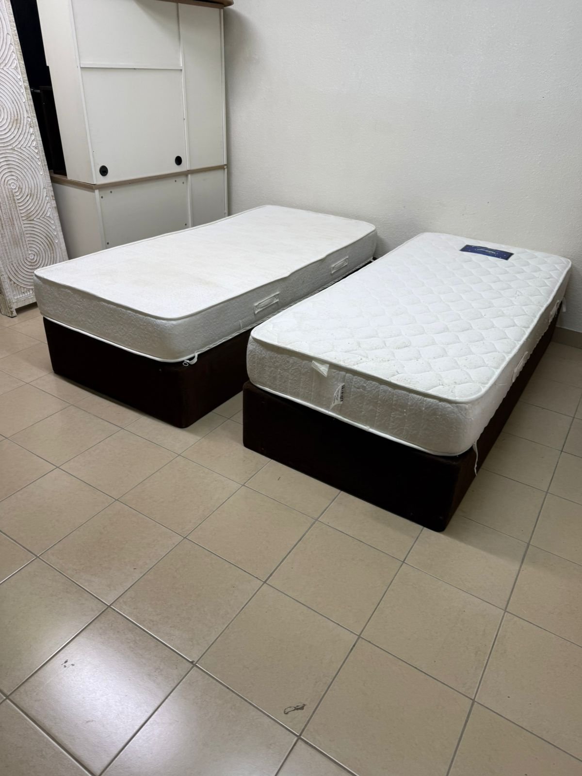 Two single beds with mattresses - Image 15