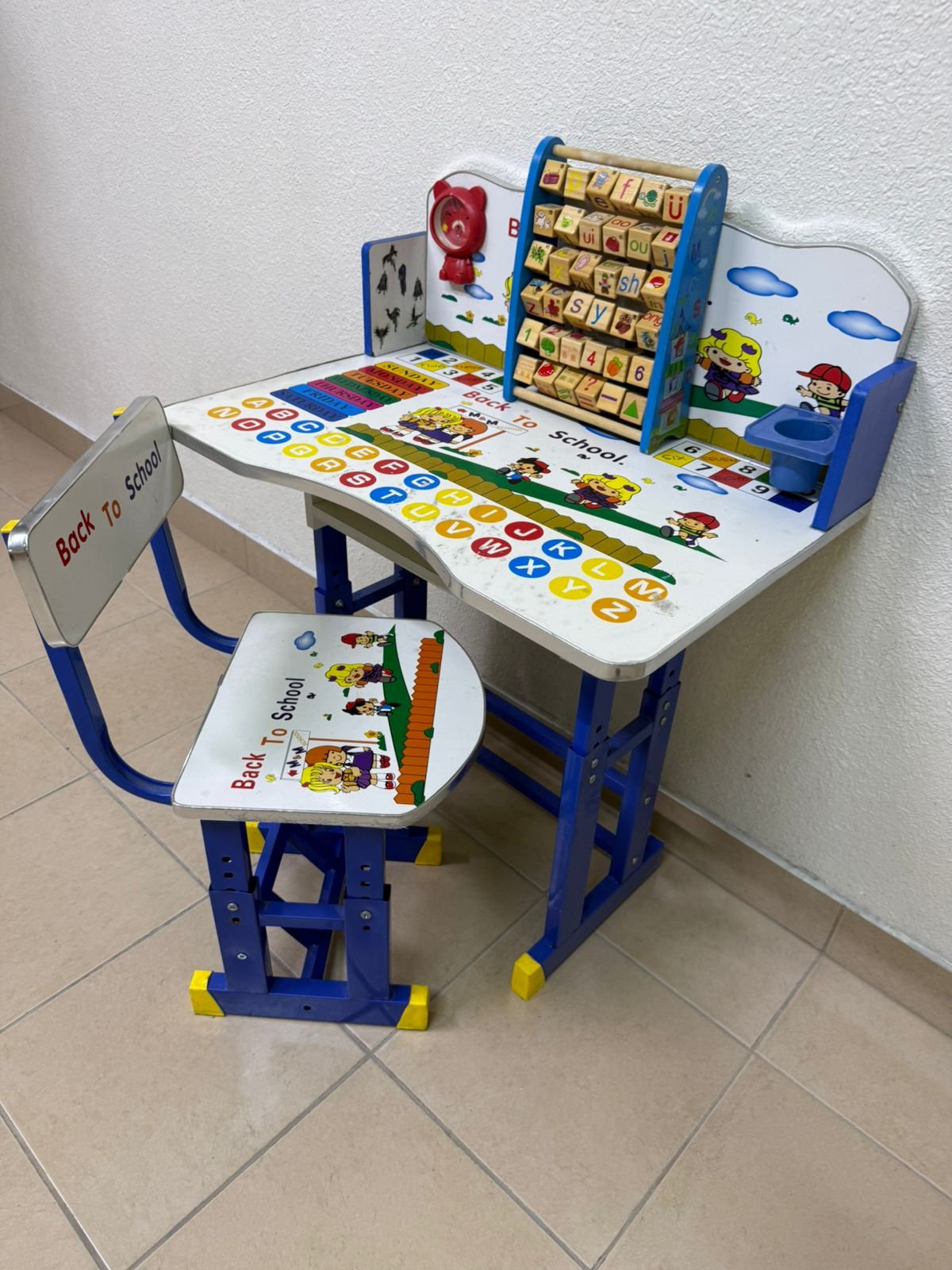 Adjustable children's study table and chair set including educational tools - Image 3