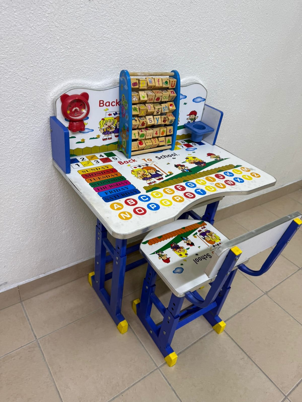 Adjustable children's study table and chair set including educational tools - Image 8