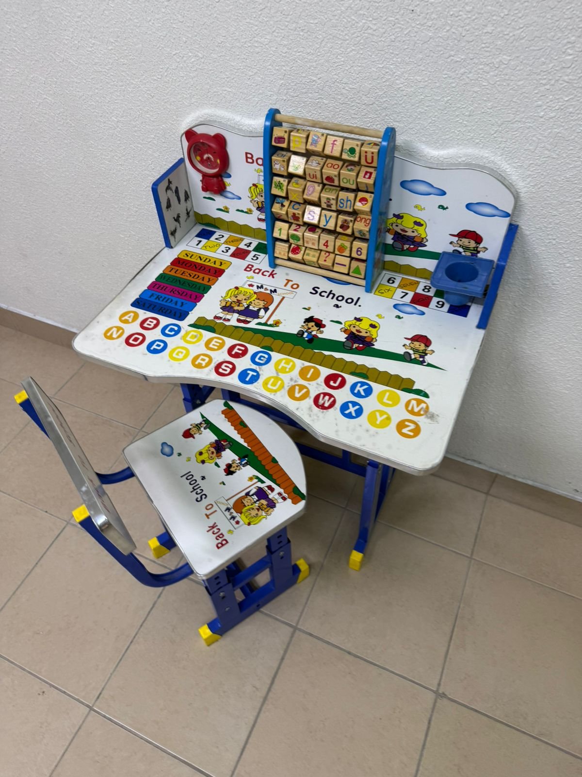 Adjustable children's study table and chair set including educational tools - Image 11