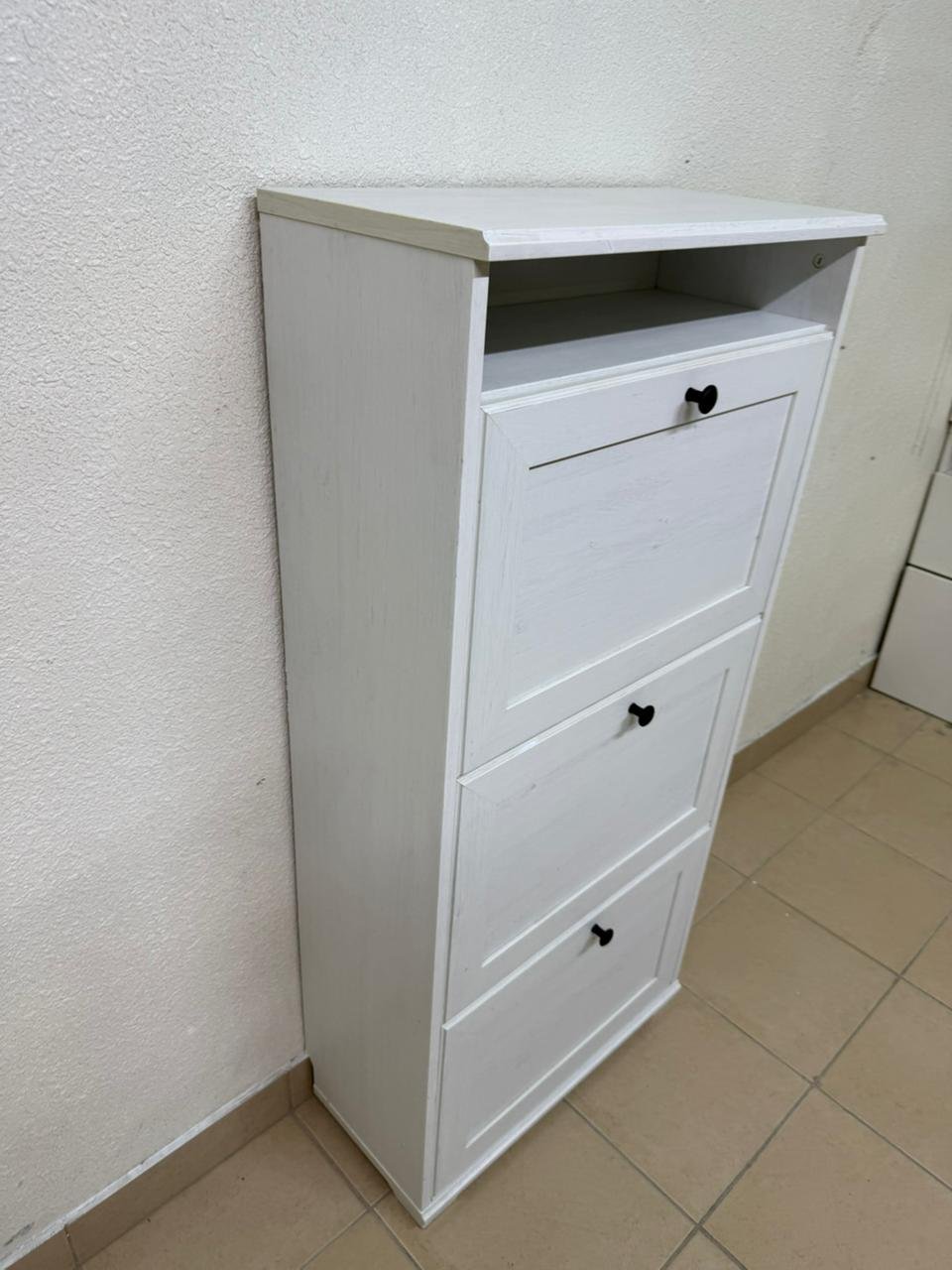 White shoe cabinet with flip-up drawers and small black handles - Image 6