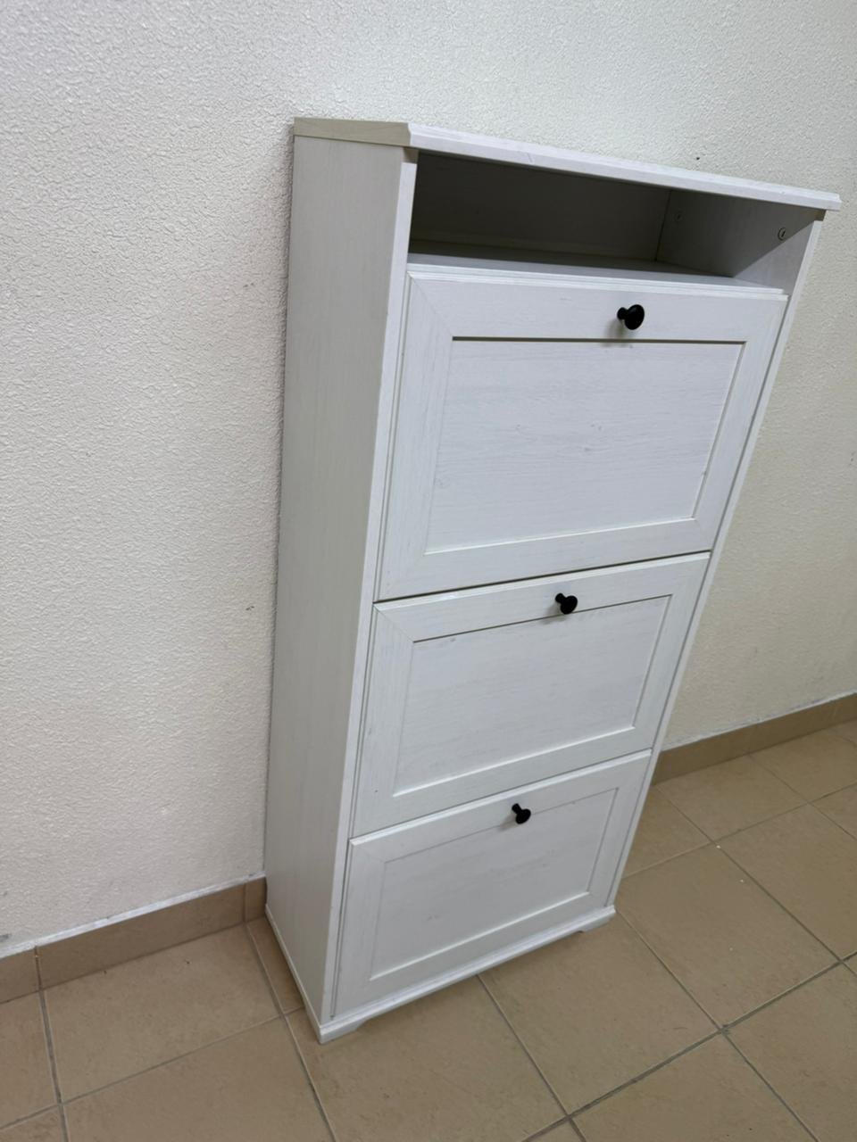 White shoe cabinet with flip-up drawers and small black handles - Image 8