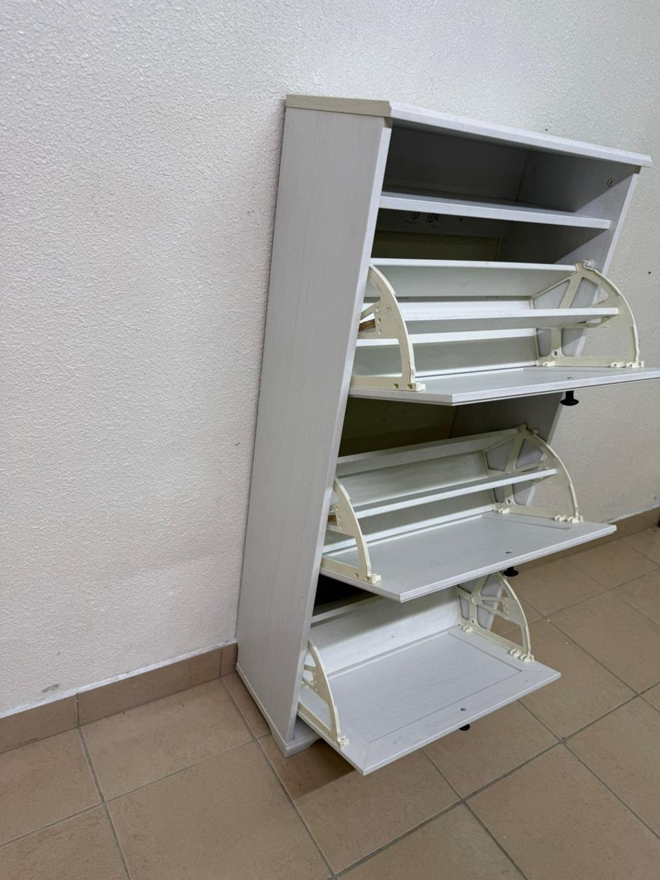White shoe cabinet with flip-up drawers and small black handles - Image 11