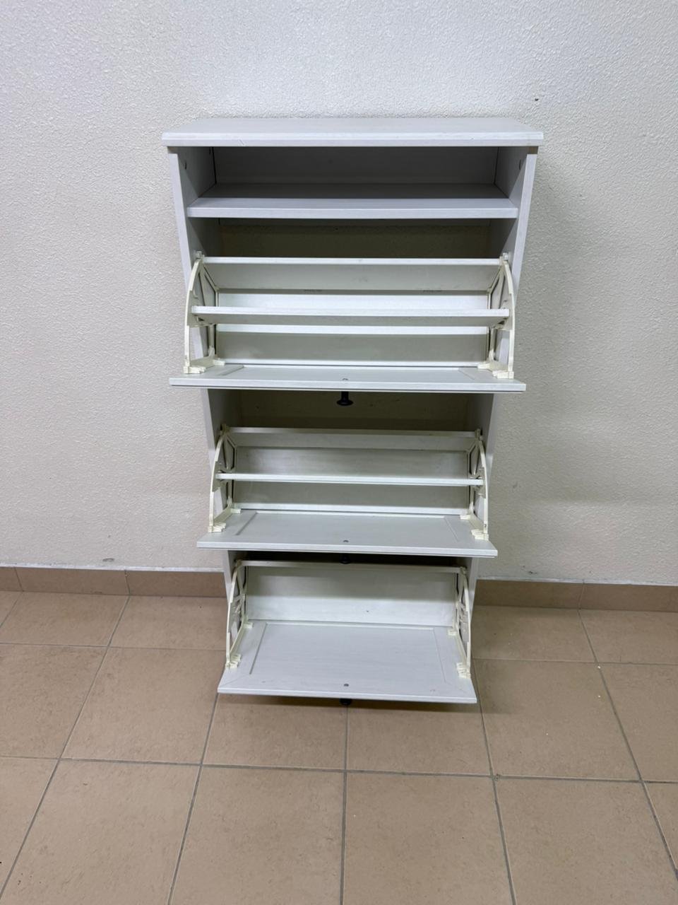 White shoe cabinet with flip-up drawers and small black handles - Image 13