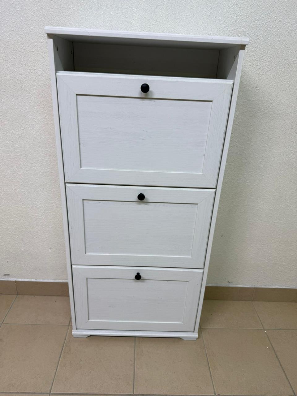 White shoe cabinet with flip-up drawers and small black handles - Image 16