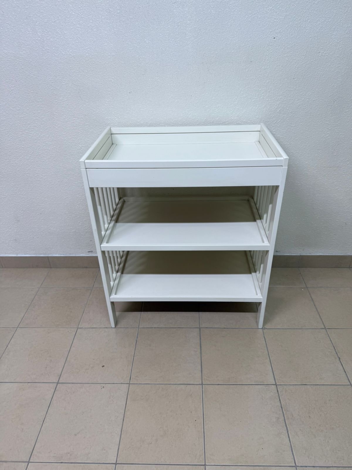 IKEA changing table in white - Image 3