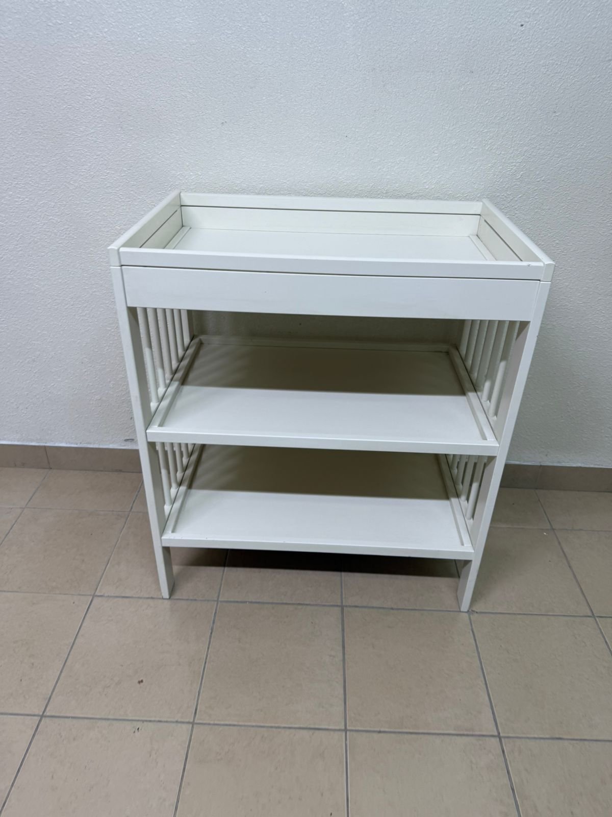 IKEA changing table in white - Image 4