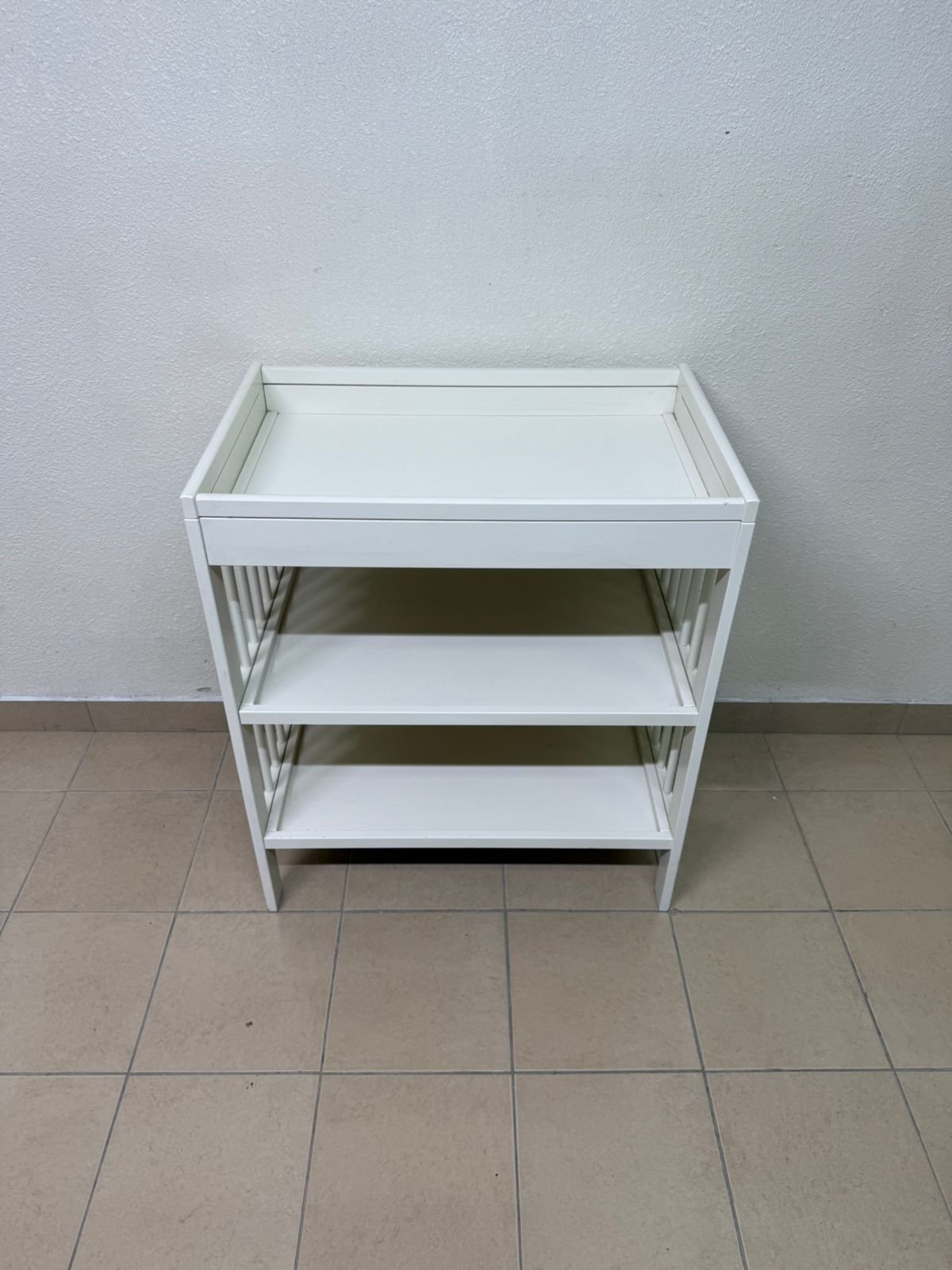 IKEA changing table in white - Image 7