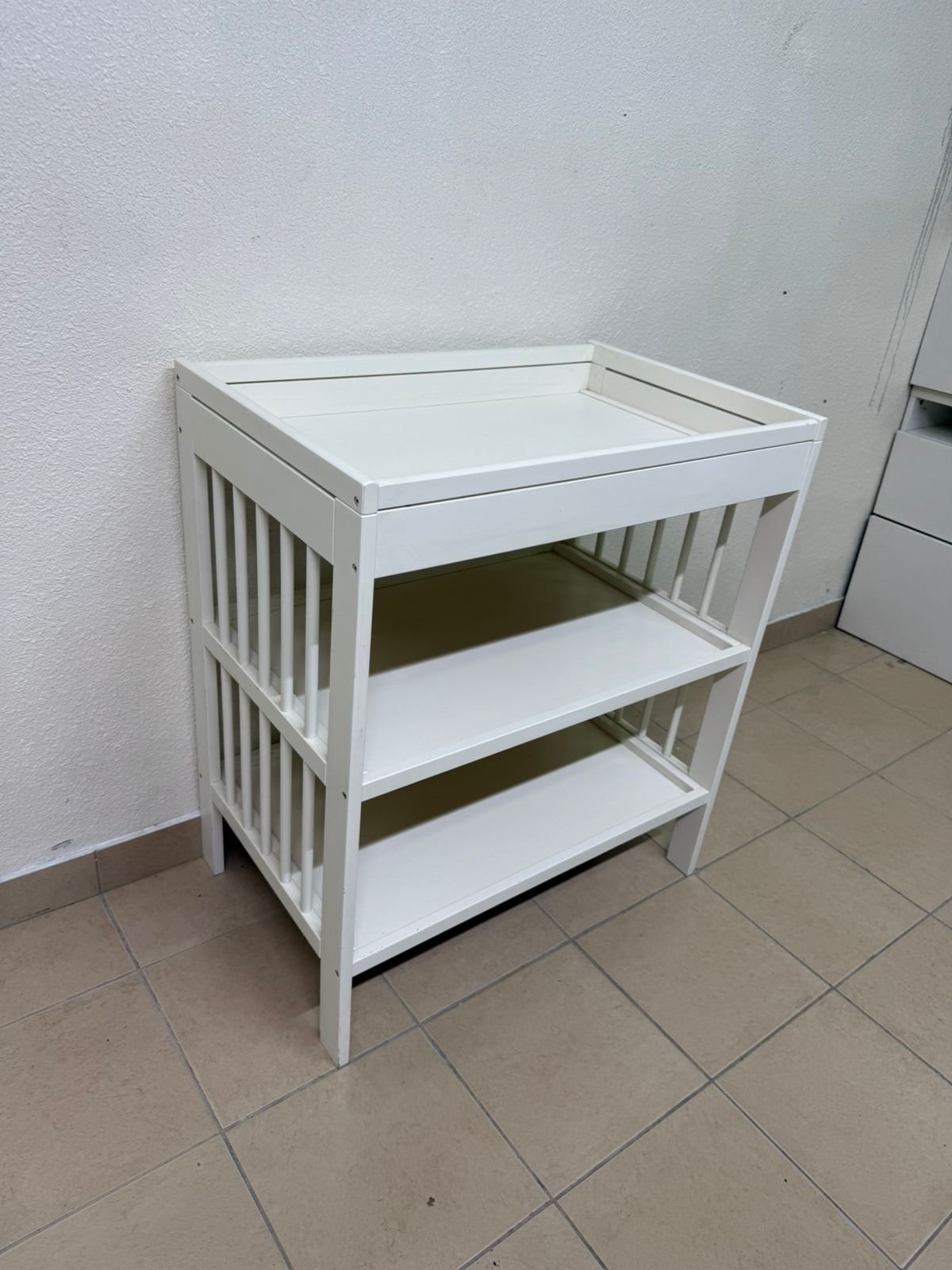 IKEA changing table in white - Image 8