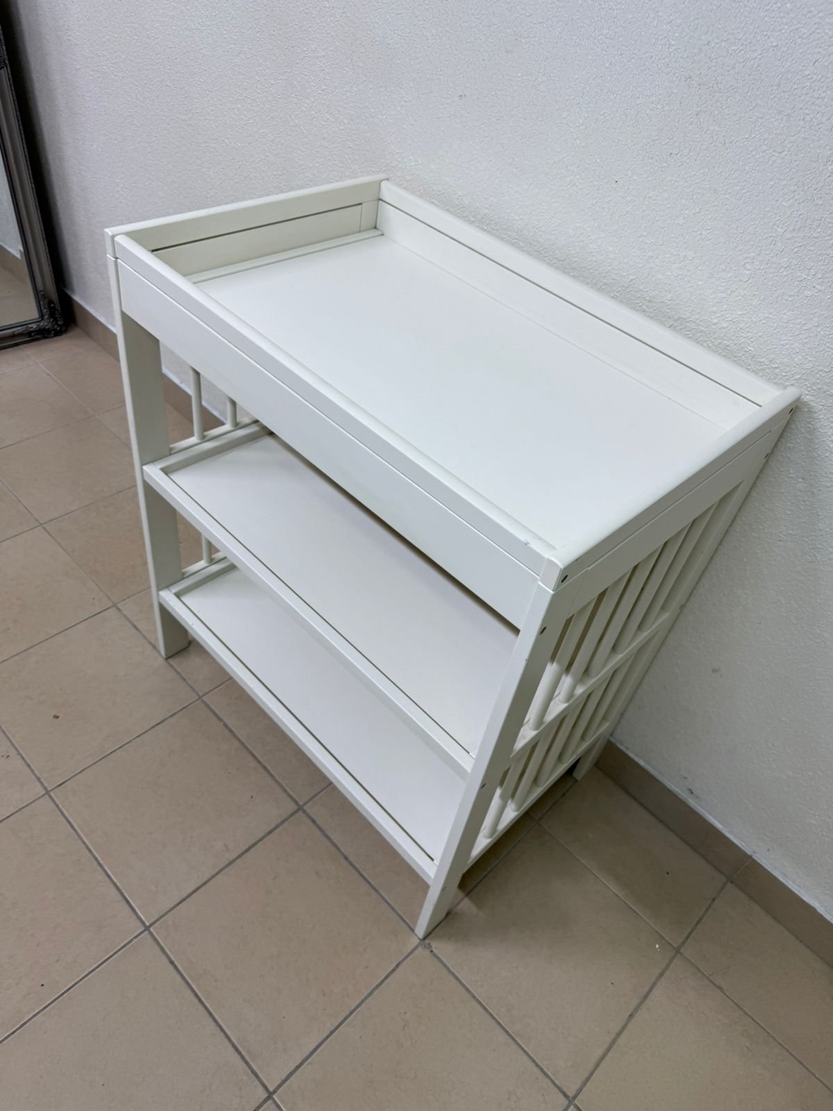 IKEA changing table in white - Image 9