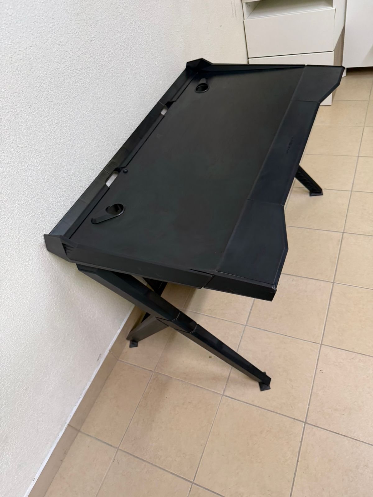 A gaming desk in black - Image 7