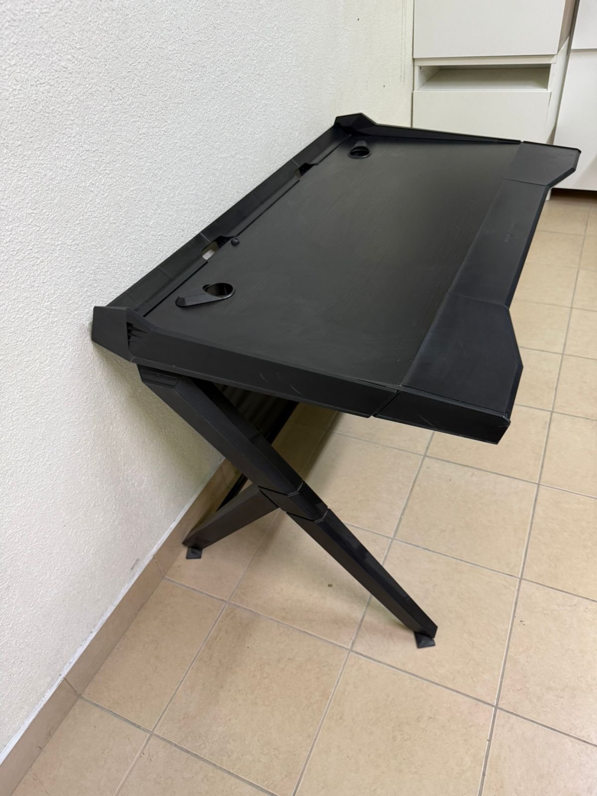 A gaming desk in black - Image 10